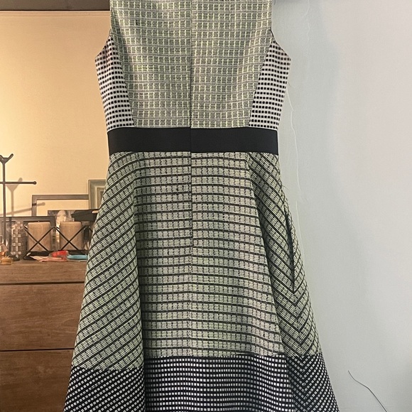 Karen Millen - A line cocktail dress size 4 - Picture 3 of 6